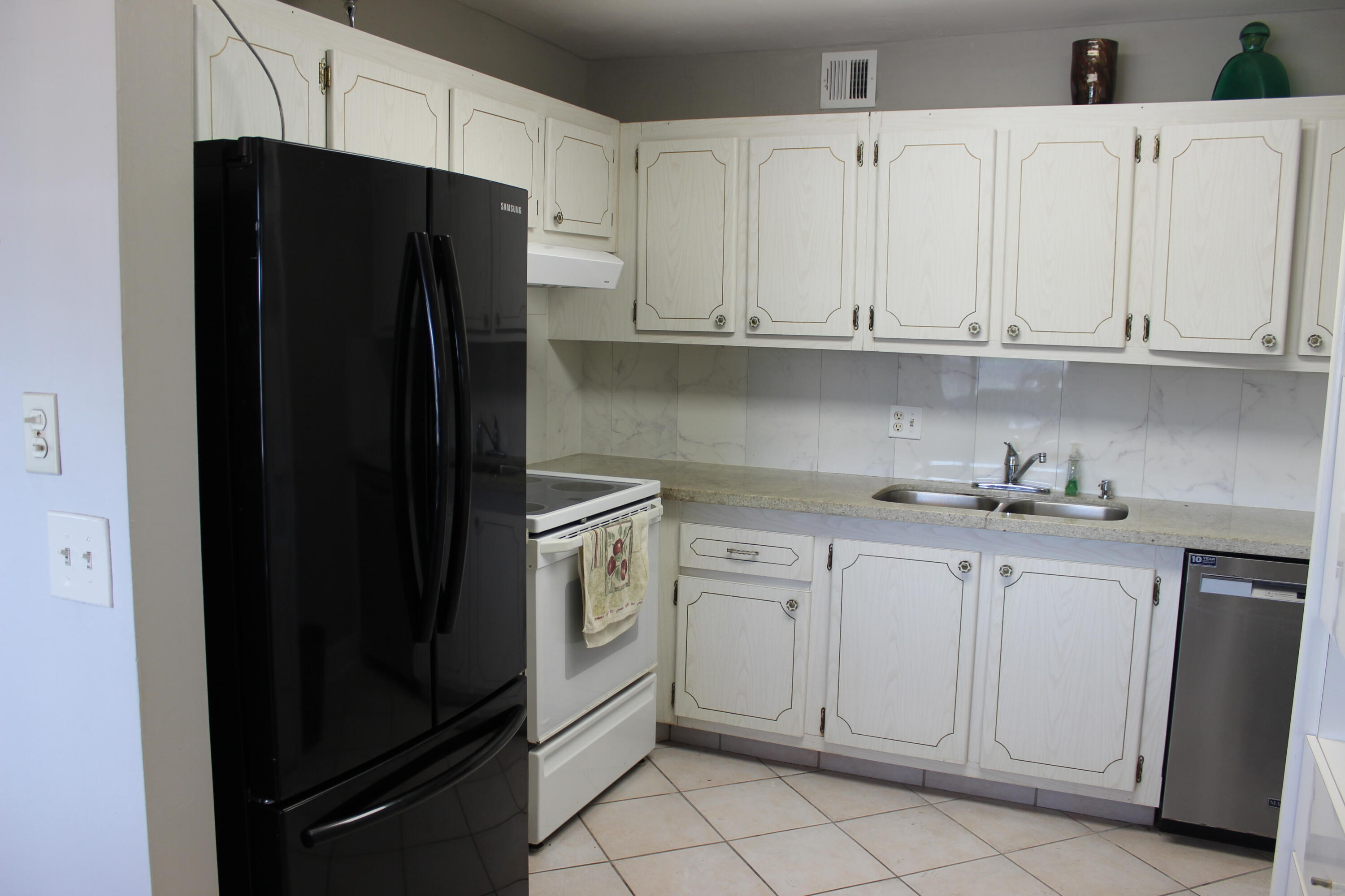 35 Somerset B 35 Property Photo 7