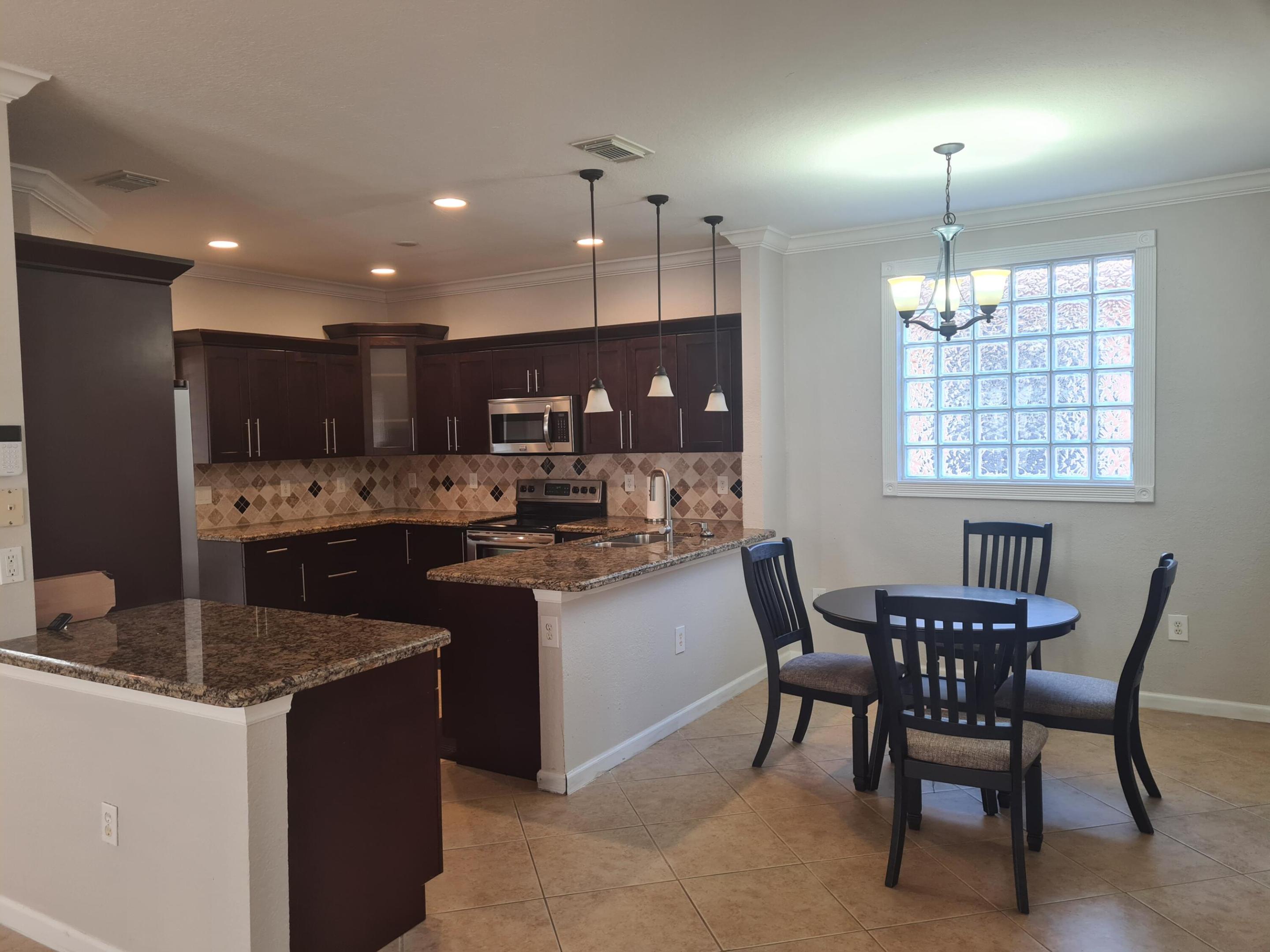 1445 E Bexley Park Drive Property Photo 4