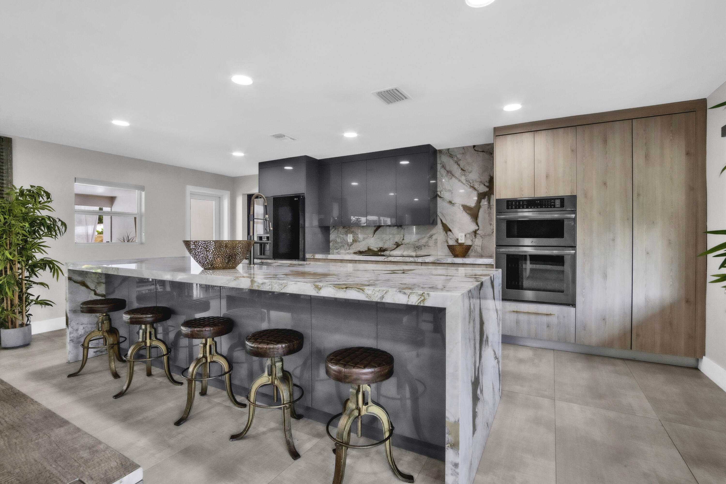 B26059858 Property Photo 2