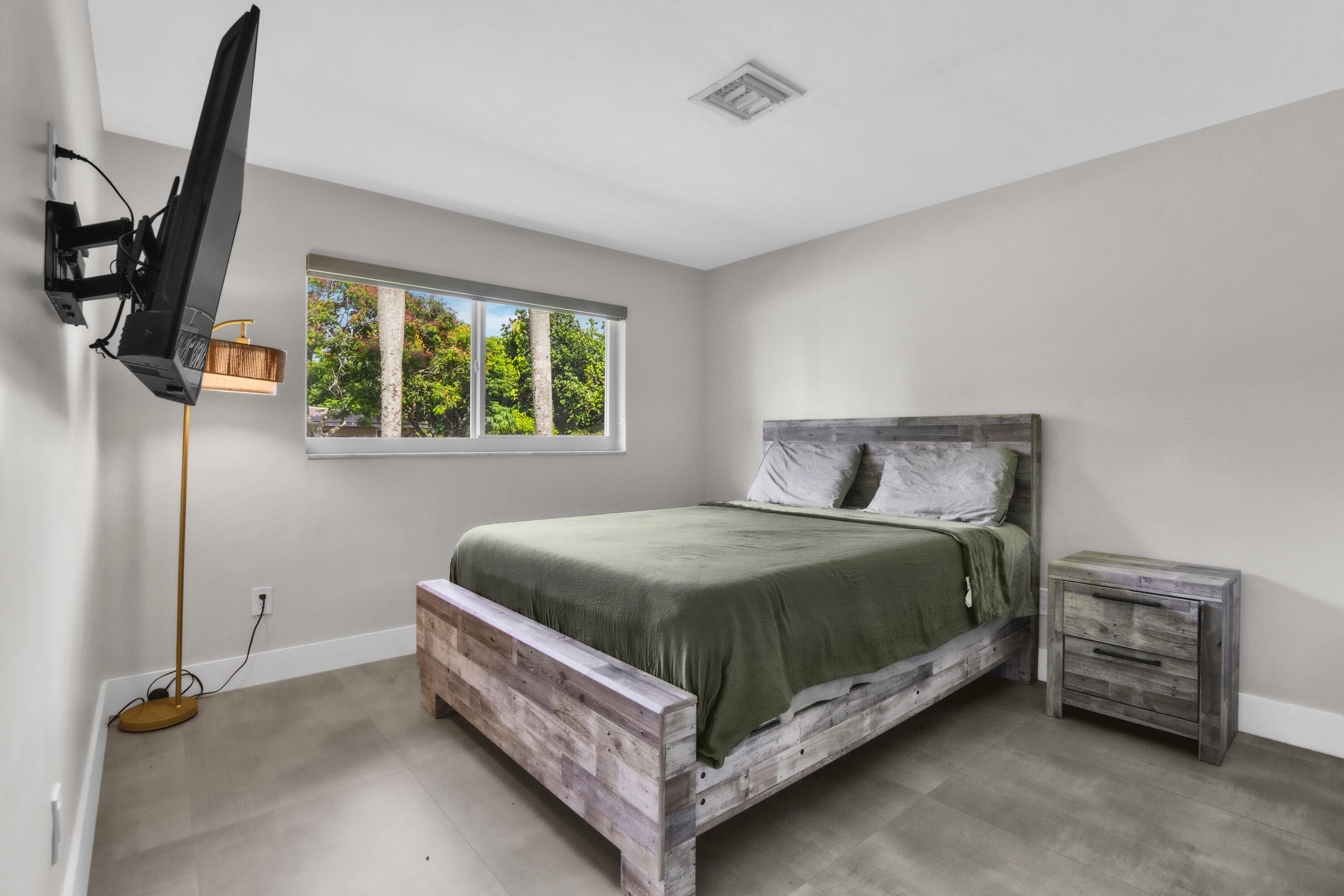 B26059858 Property Photo 8