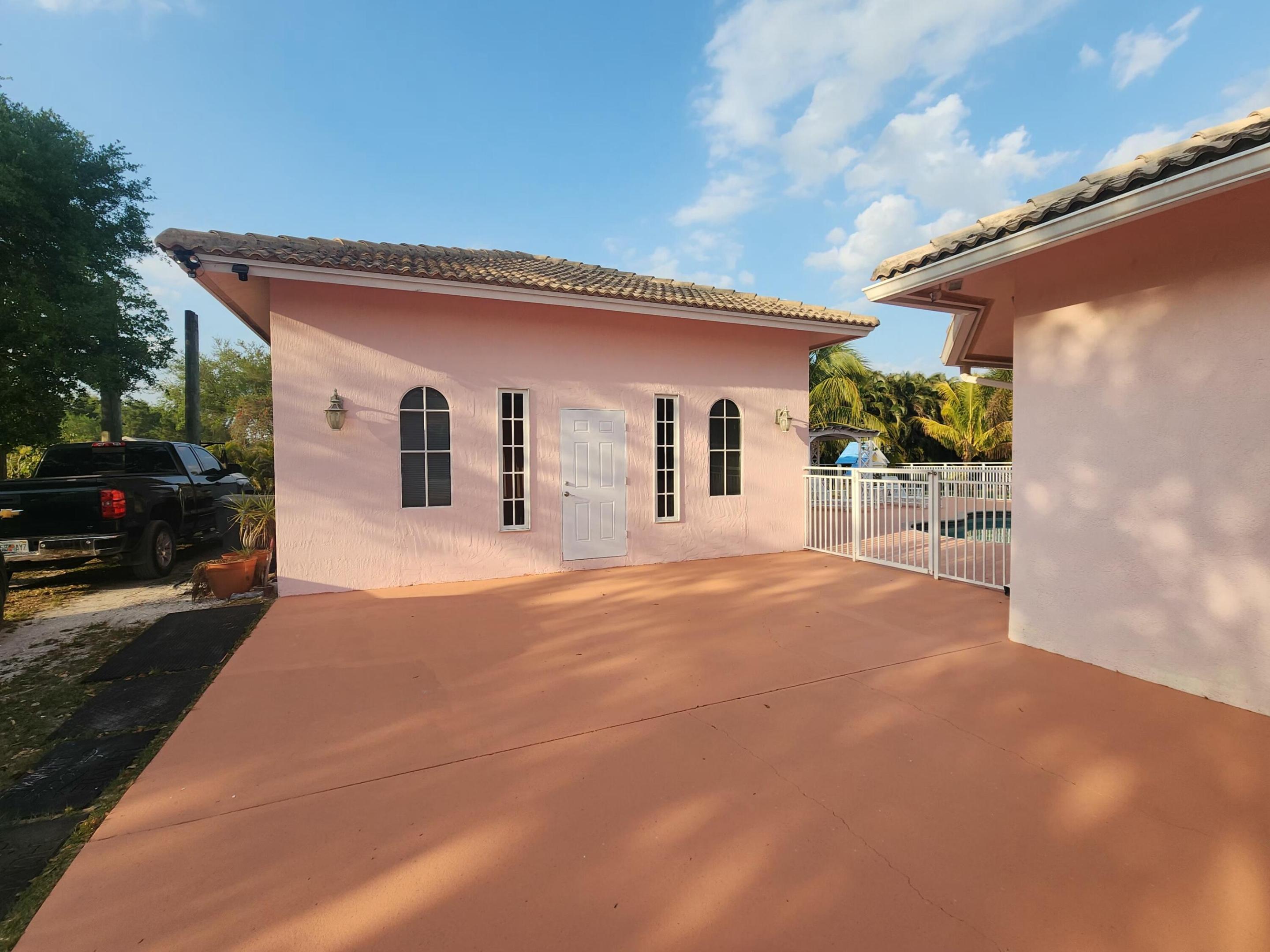 16975 83rd Place N Property Photo 4