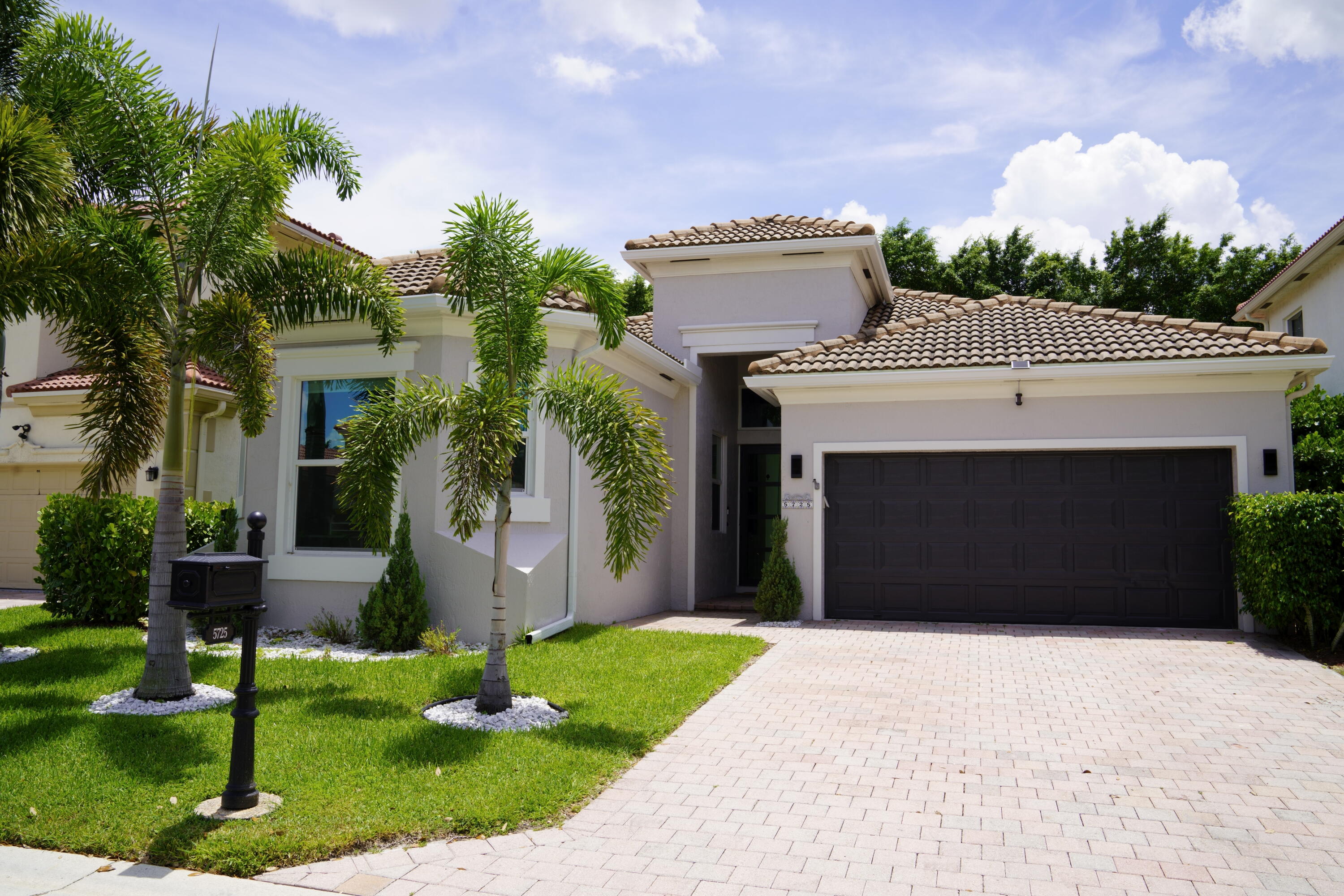 5725 Via De La Plata Circle Property Photo 1