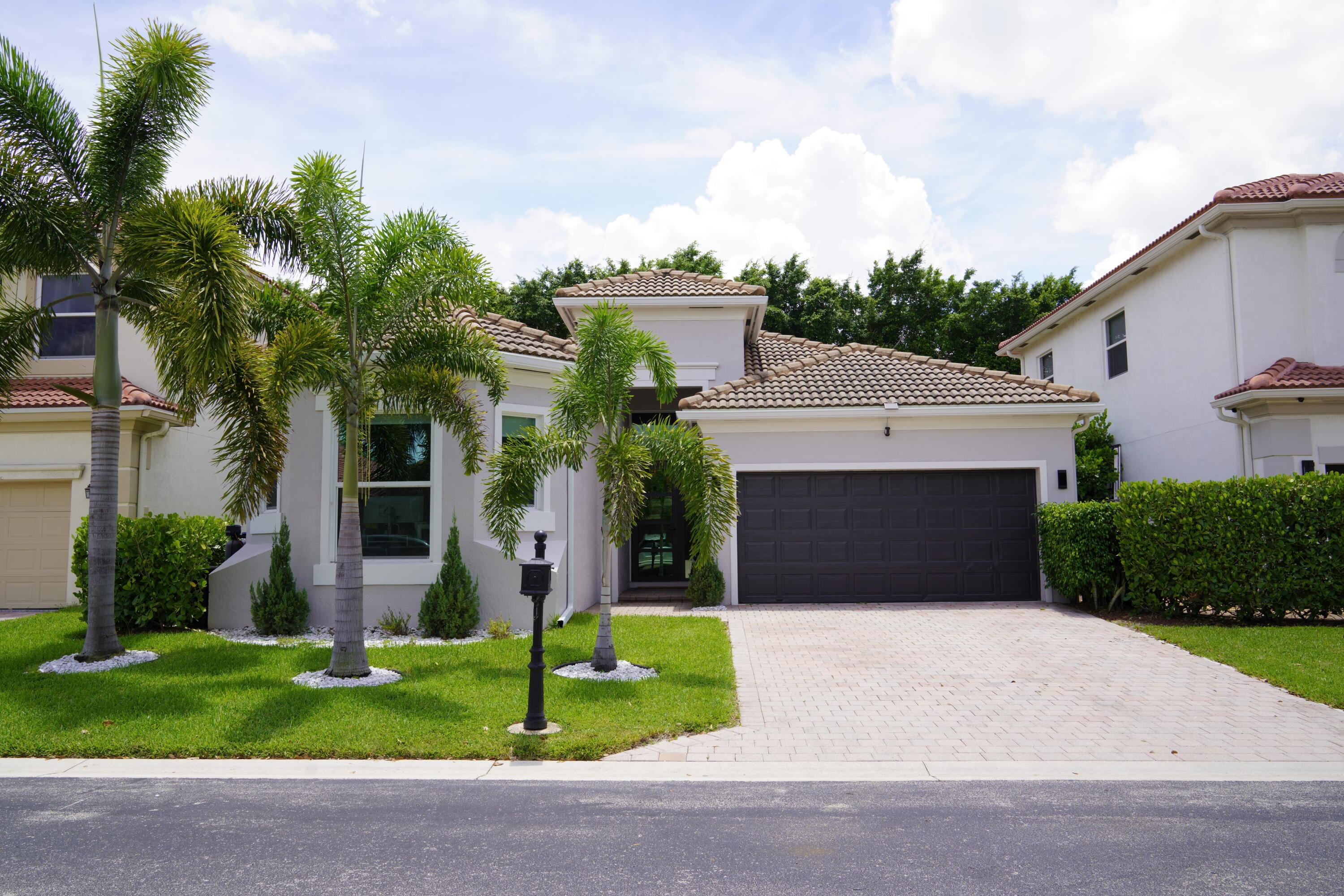 5725 Via De La Plata Circle Property Photo 2