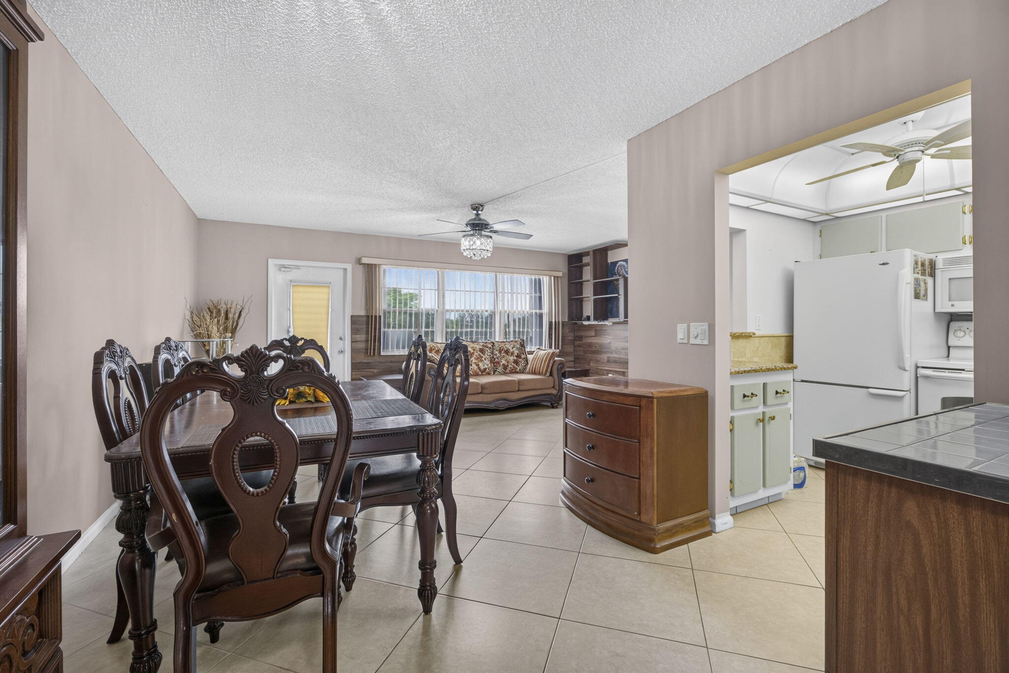 456 Southampton C Property Photo 5