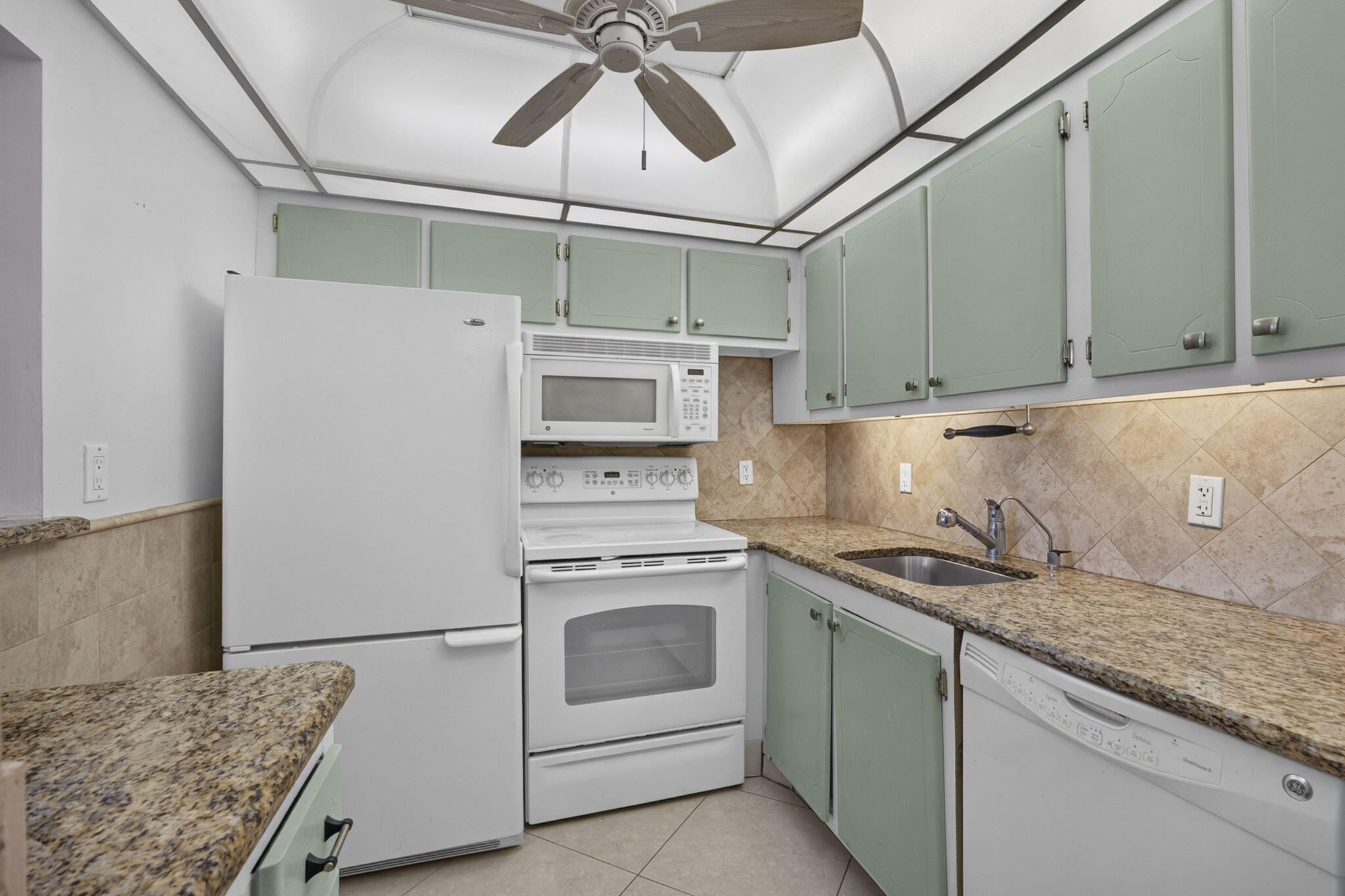 456 Southampton C Property Photo 6