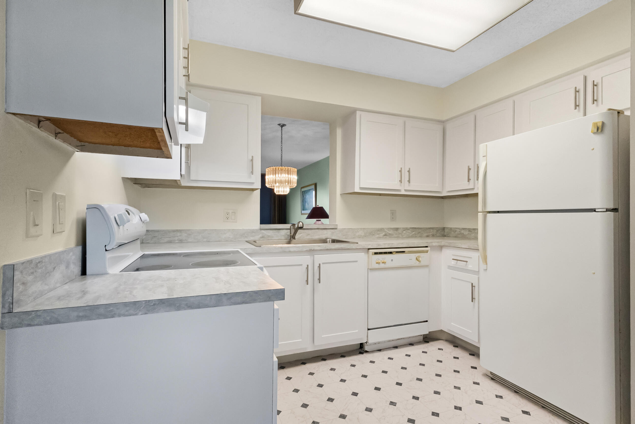 2209 S Cypress Bend Drive 507 Property Photo 12