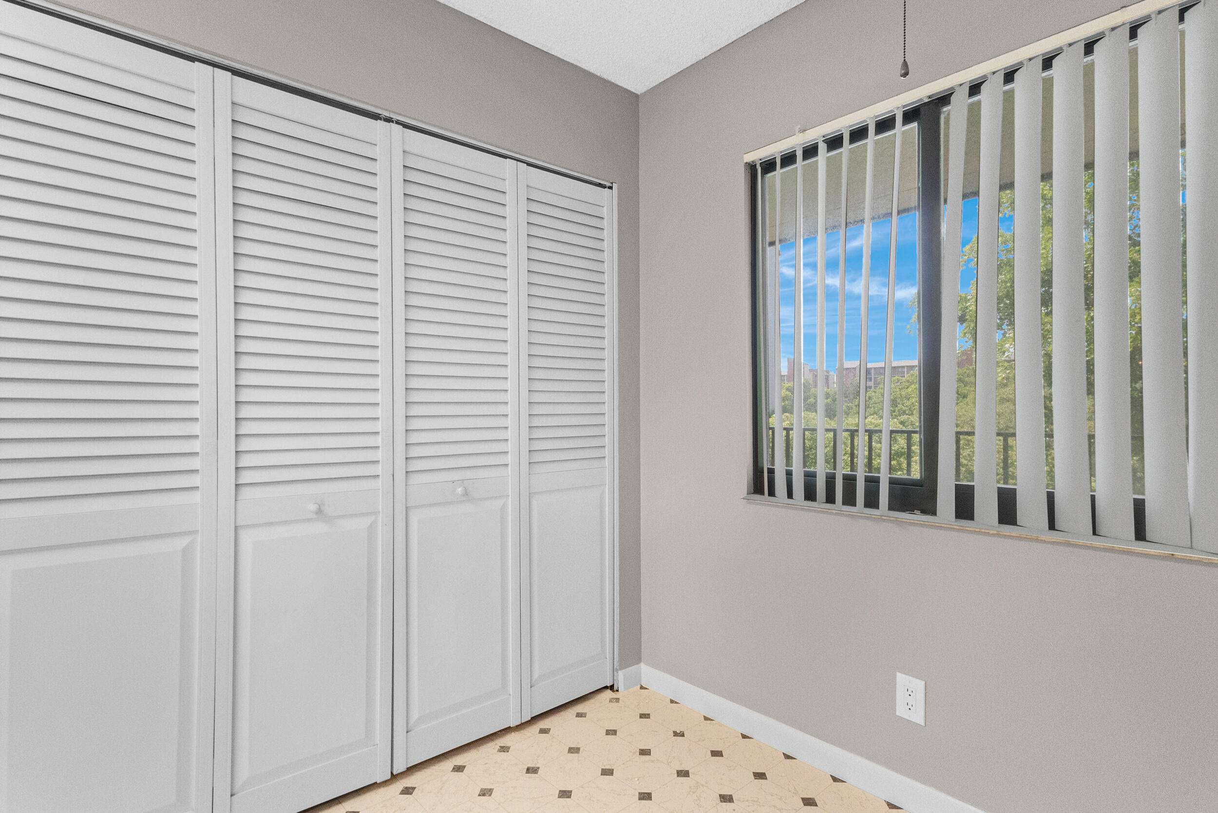 2209 S Cypress Bend Drive 507 Property Photo 28