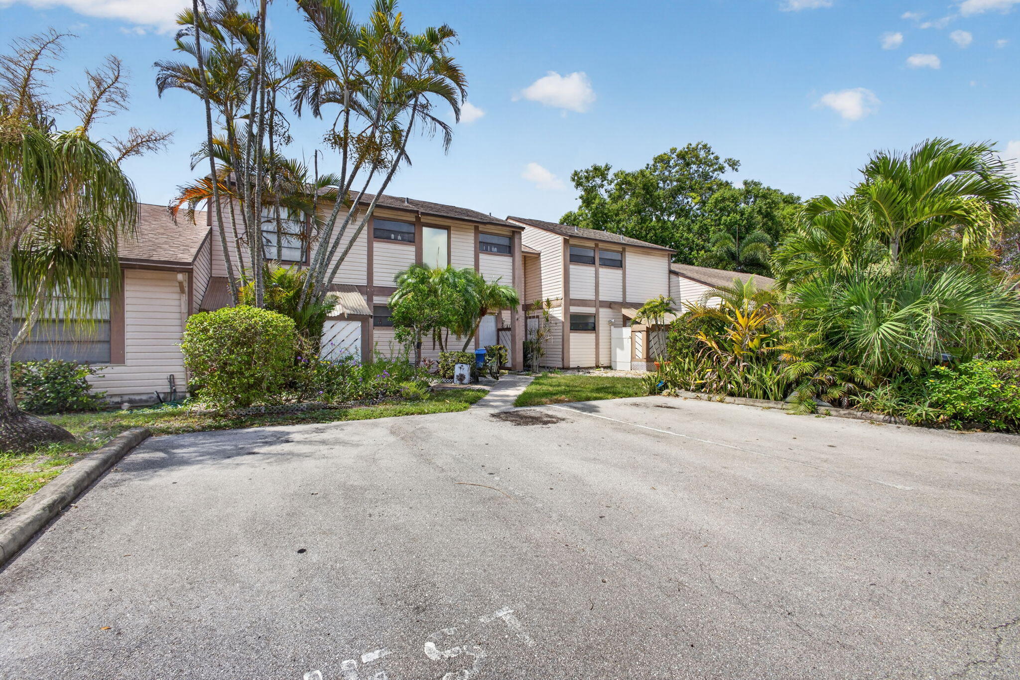 110 SHERWOOD Circle 4C