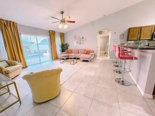 302 Ne Greenbrier Avenue Property Photo 3