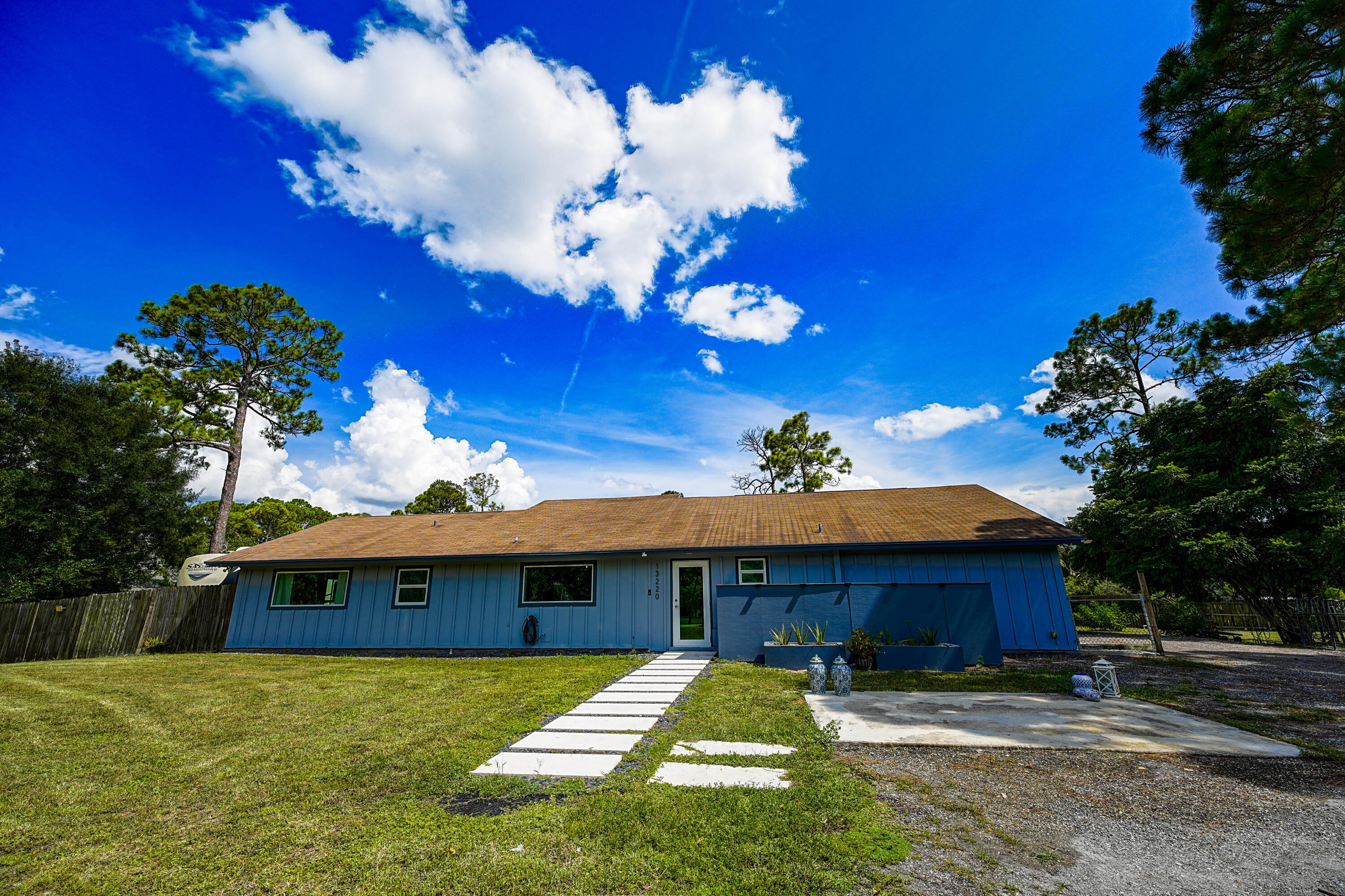 13220 59th Court N Property Photo 3