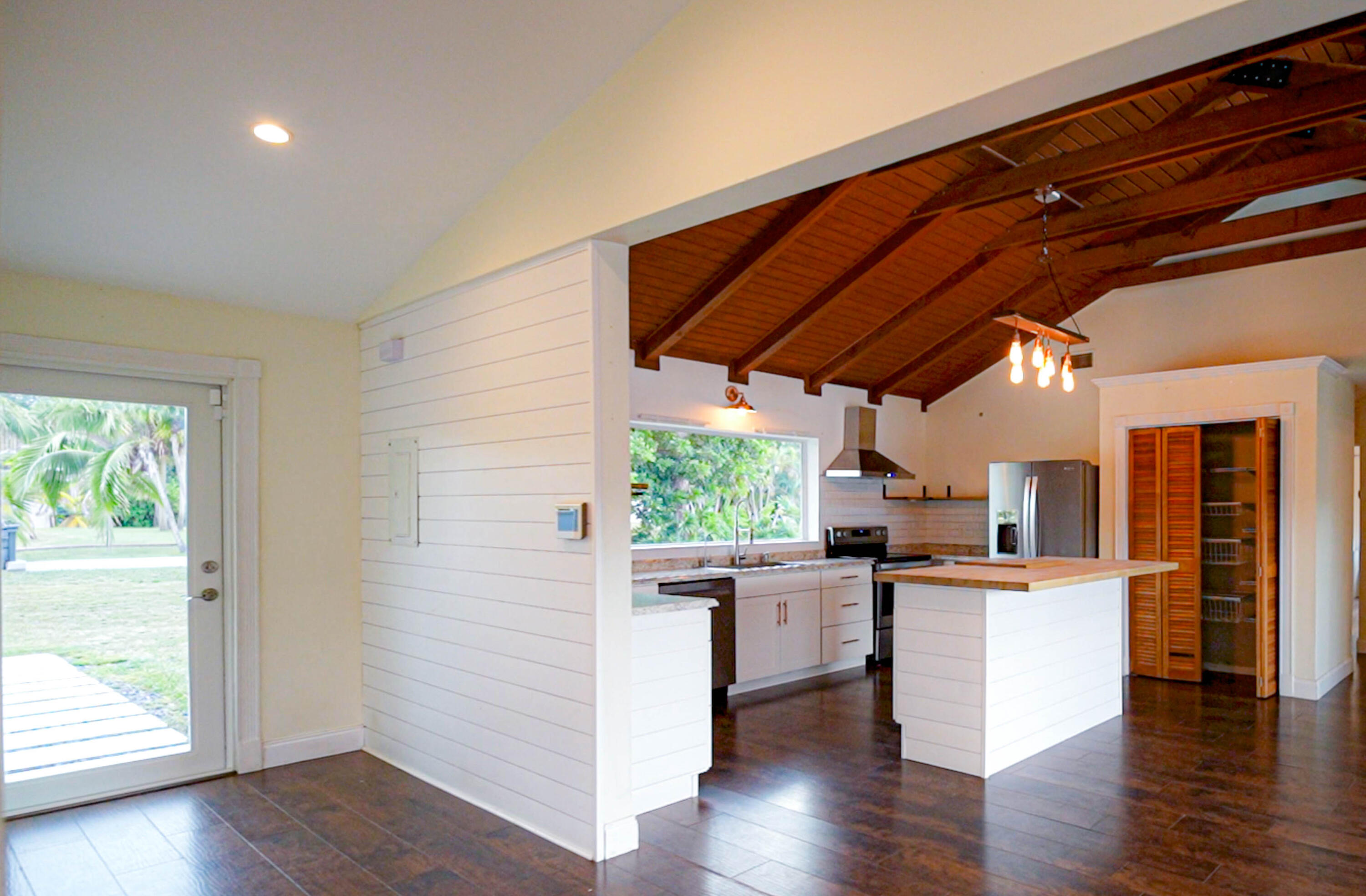 13220 59th Court N Property Photo 4