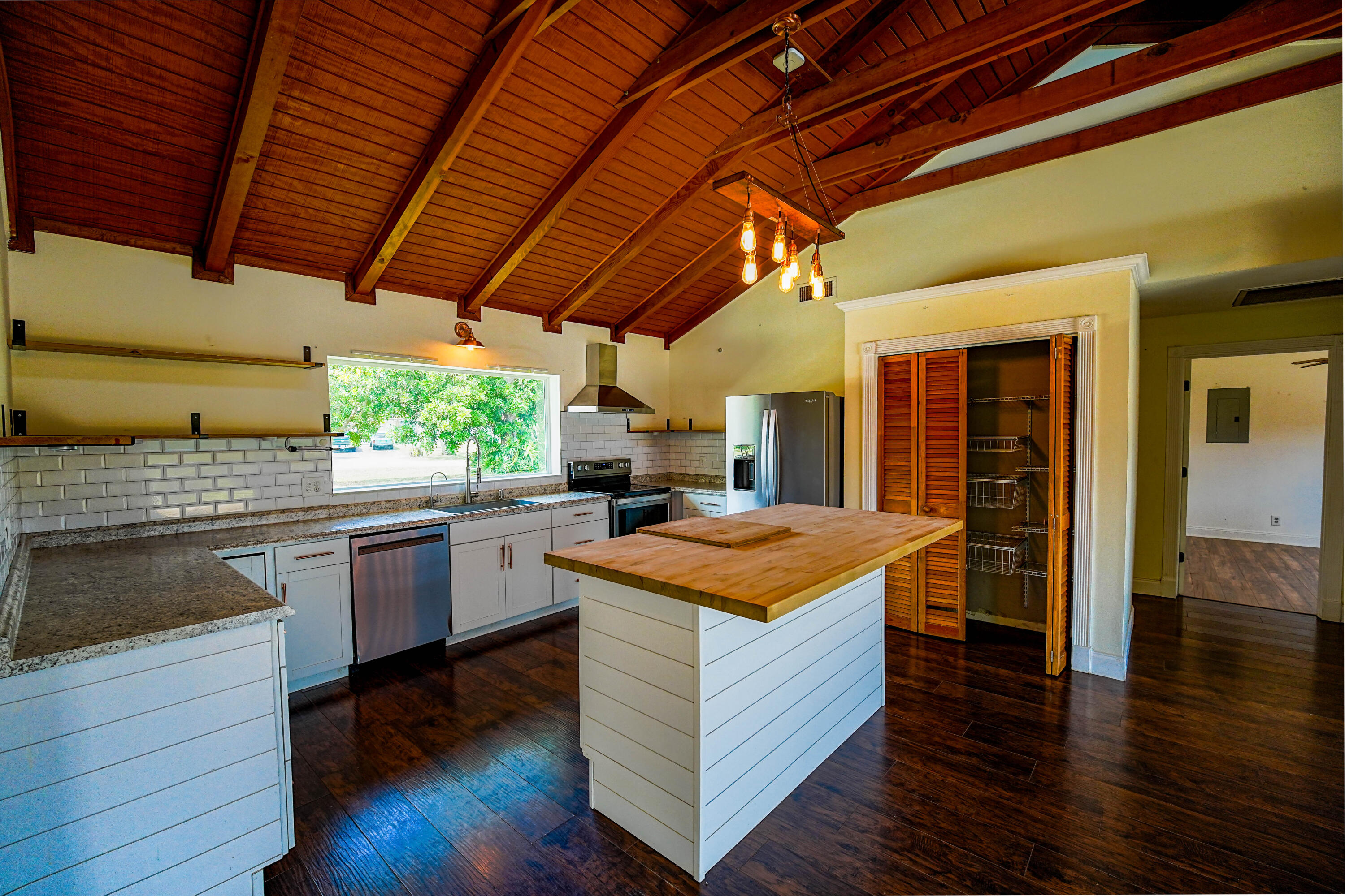 13220 59th Court N Property Photo 5