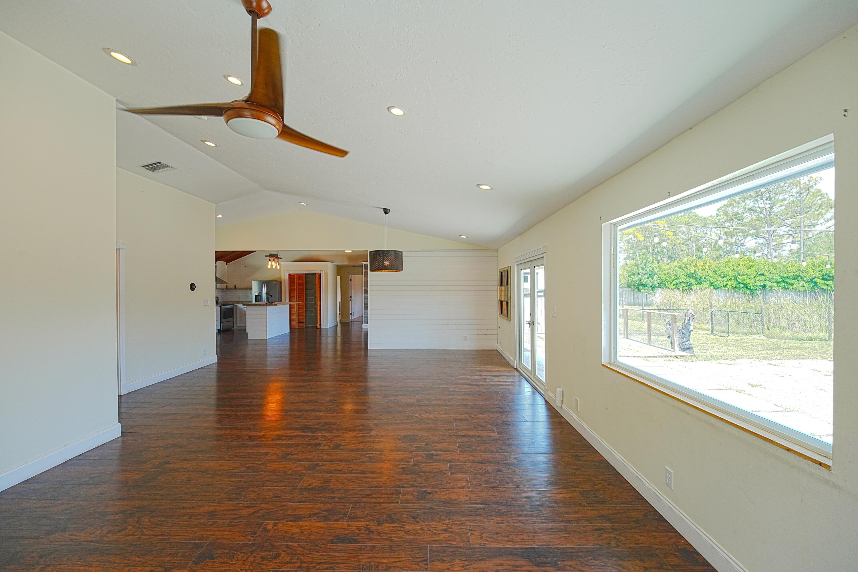 13220 59th Court N Property Photo 15