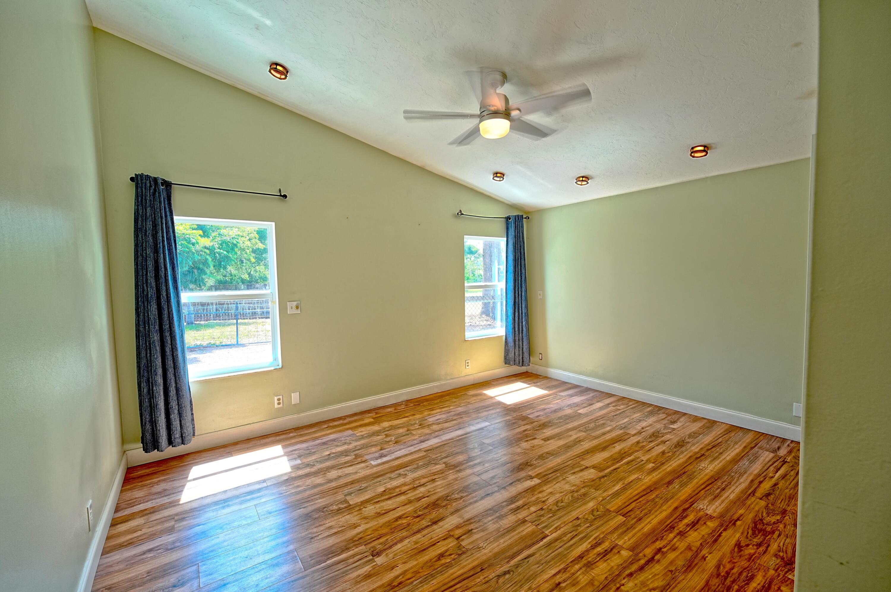 13220 59th Court N Property Photo 17
