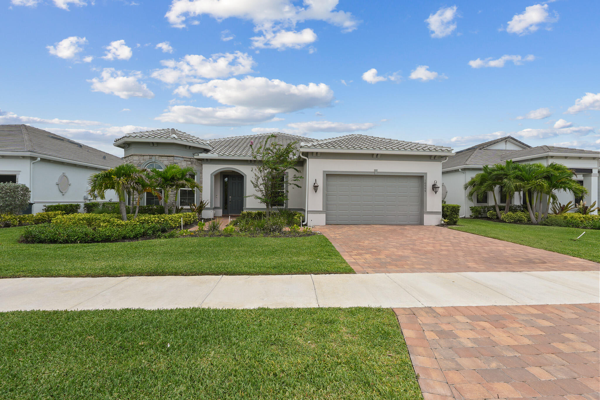 10799 Stellar Circle Property Photo 2
