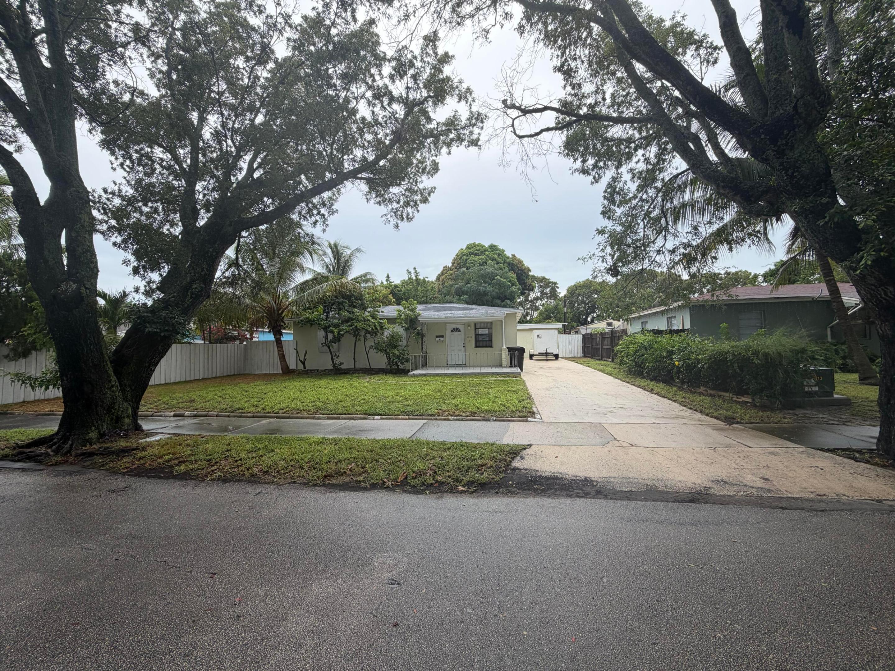 3033 Clyde Road Property Photo 2