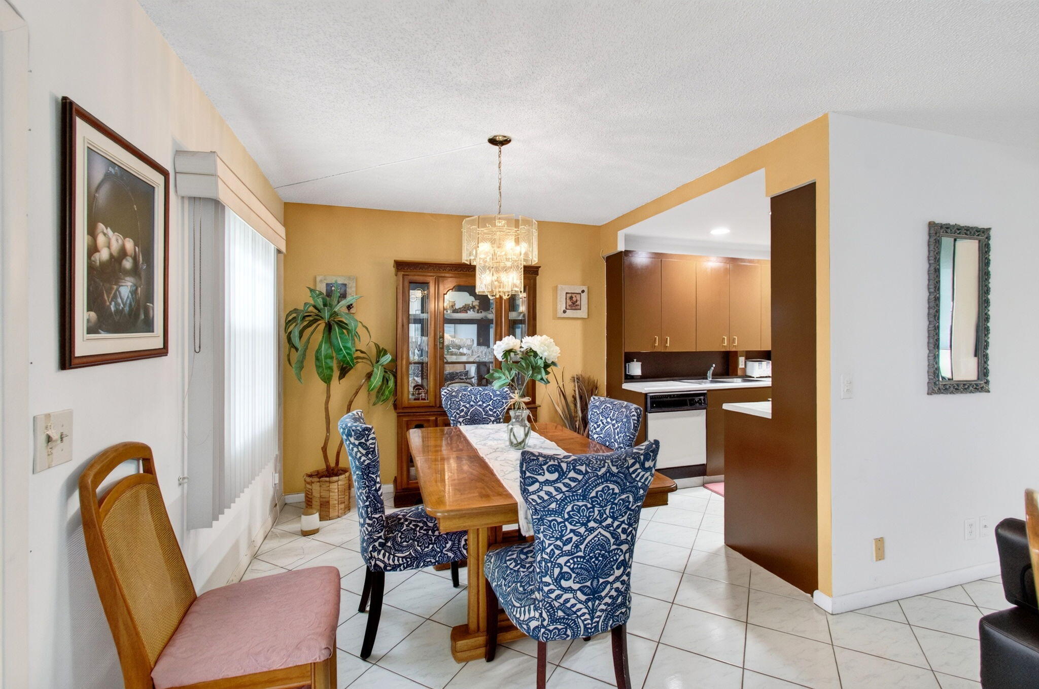 3014 Exeter A Property Photo 8