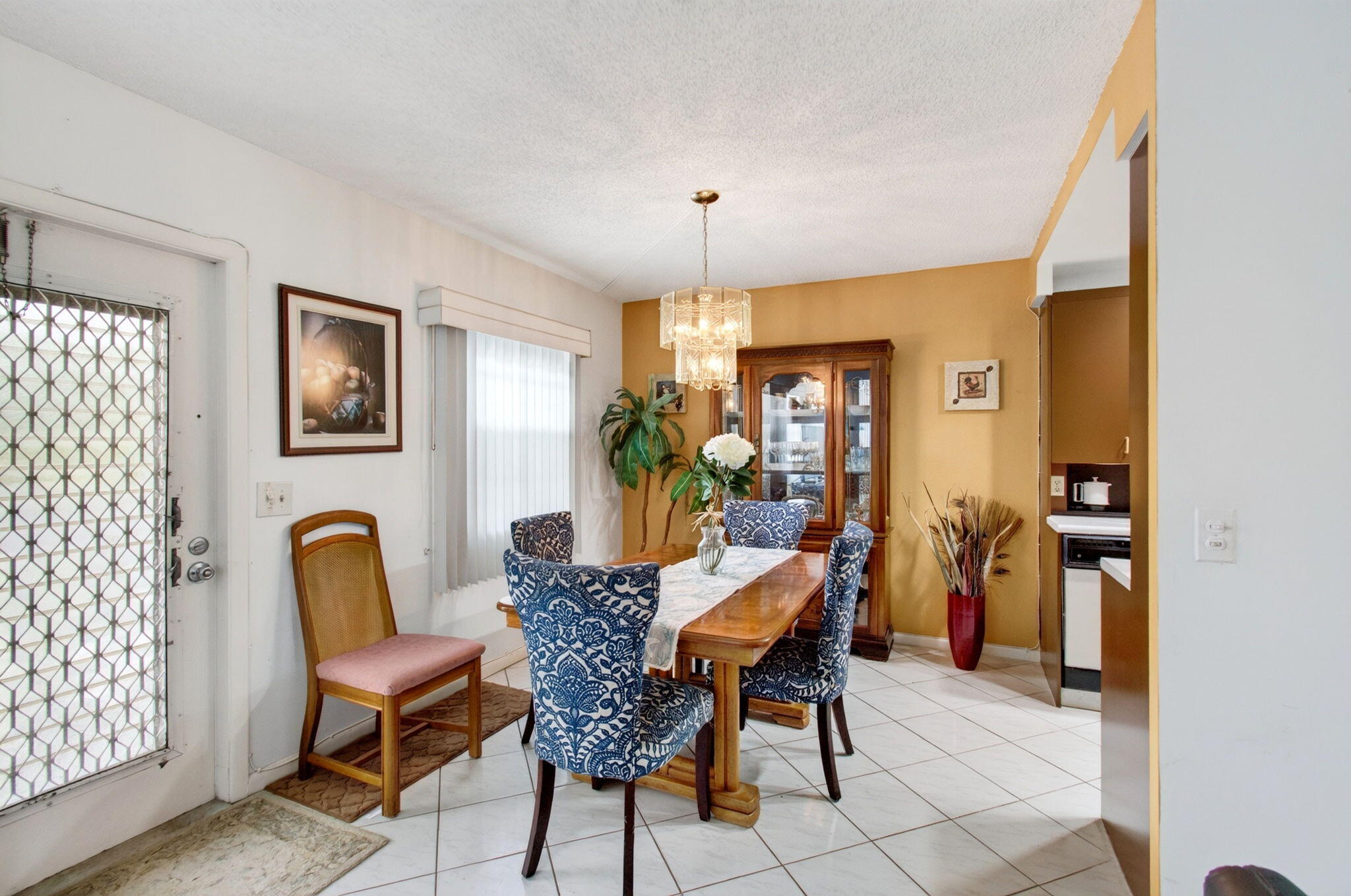 3014 Exeter A Property Photo 9