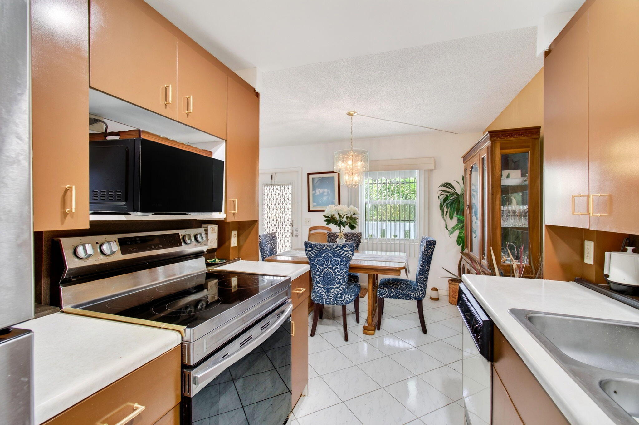3014 Exeter A Property Photo 14
