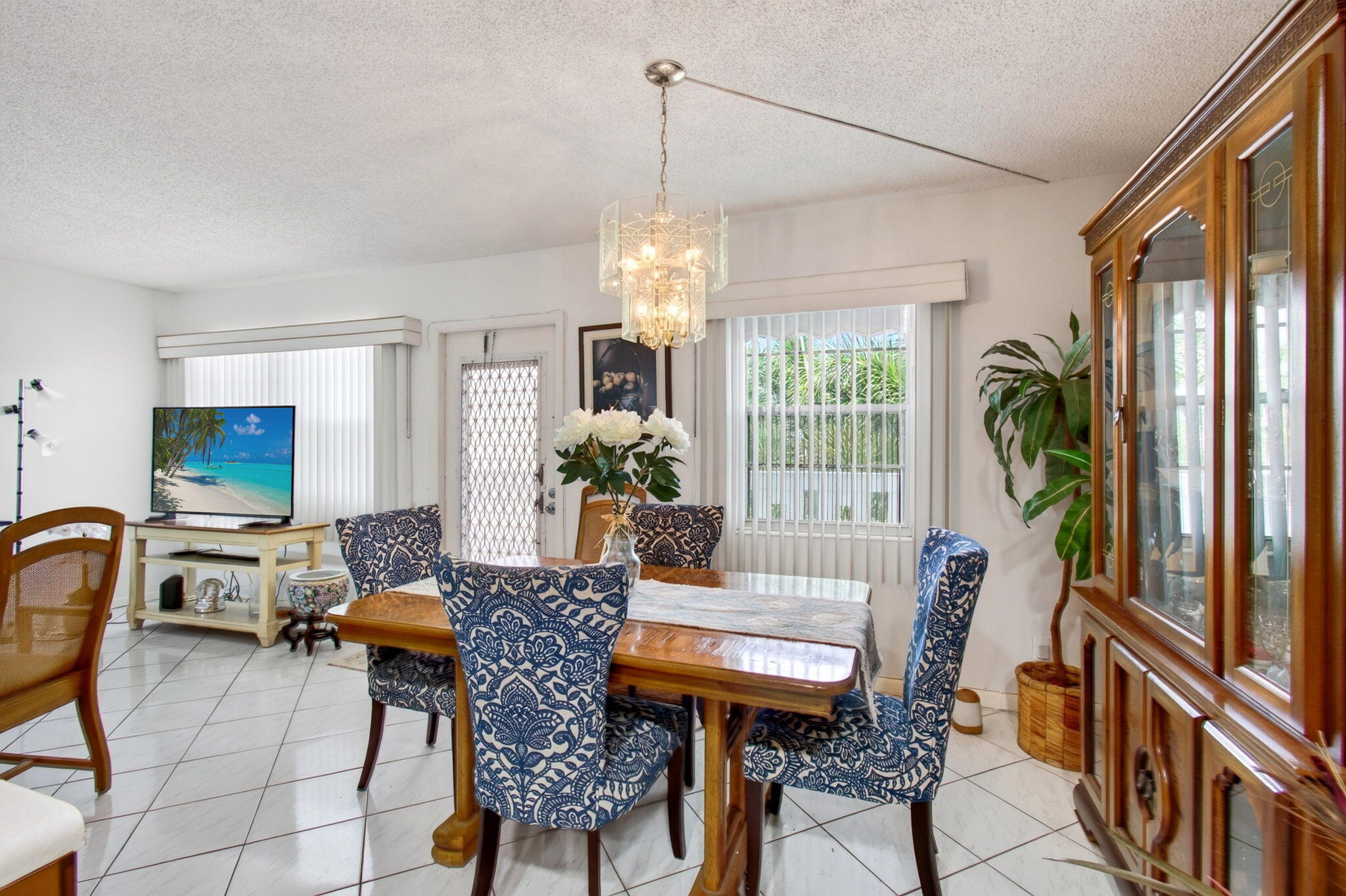3014 Exeter A Property Photo 16