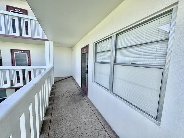 571 Fanshaw N Property Photo 2