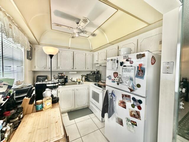 571 Fanshaw N Property Photo 3