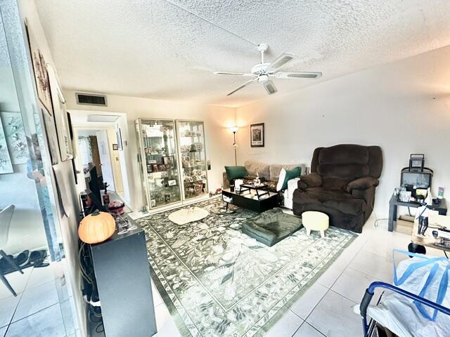 571 Fanshaw N Property Photo 5