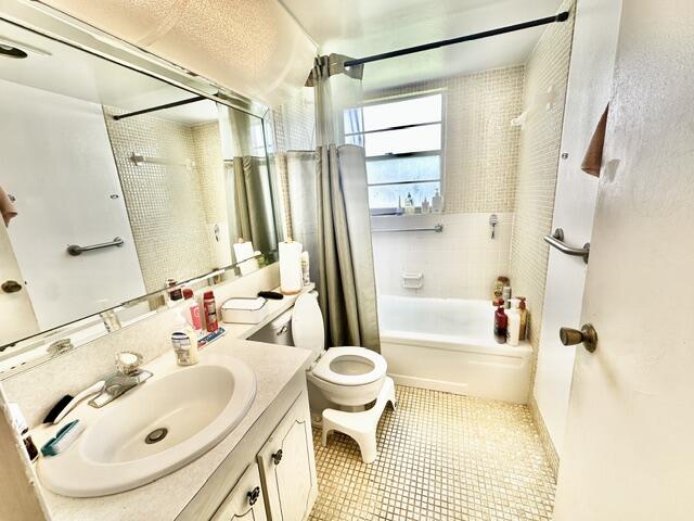571 Fanshaw N Property Photo 8