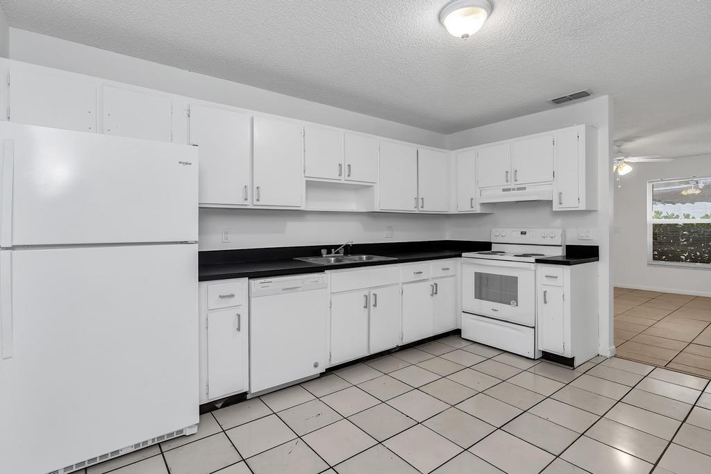 1320 Wellington Street B Property Photo 10