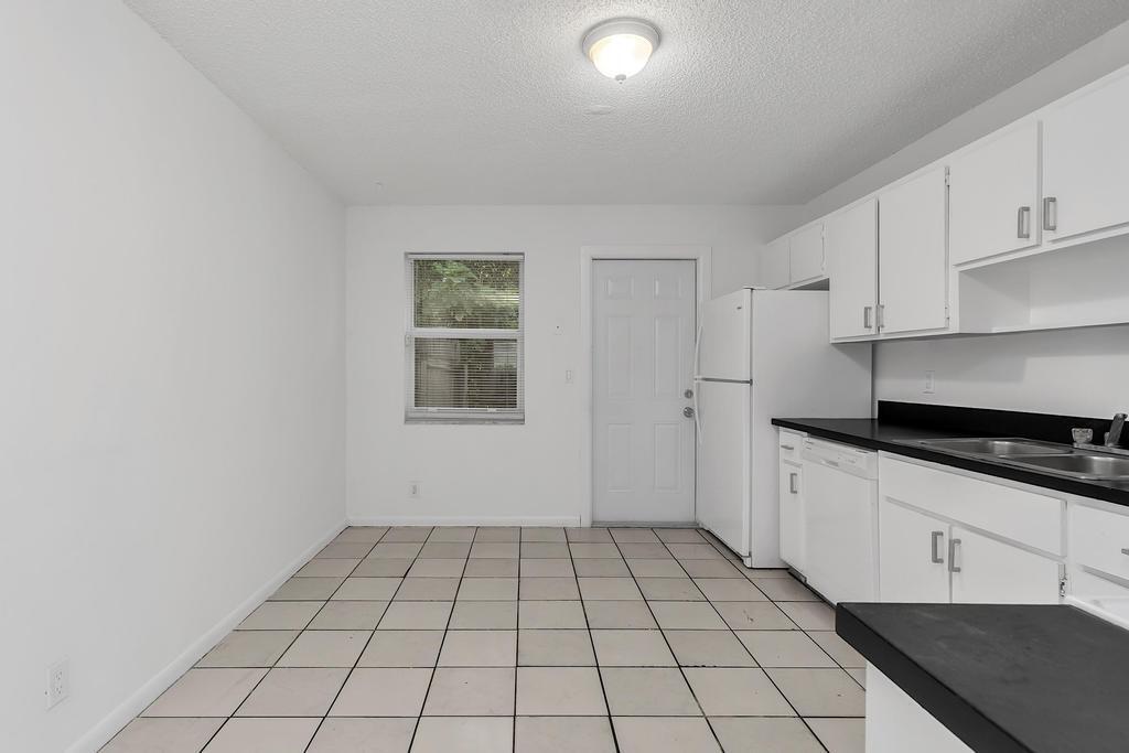 1320 Wellington Street B Property Photo 11