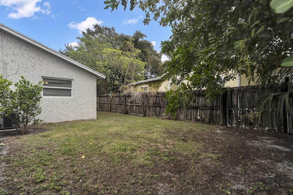 1320 Wellington Street B Property Photo 20