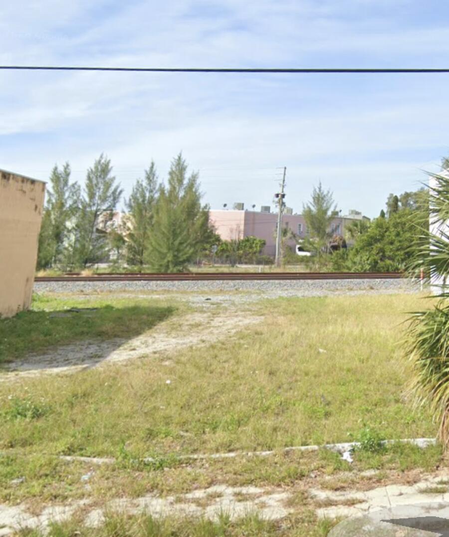 2731 Pinewood Avenue Property Photo 1