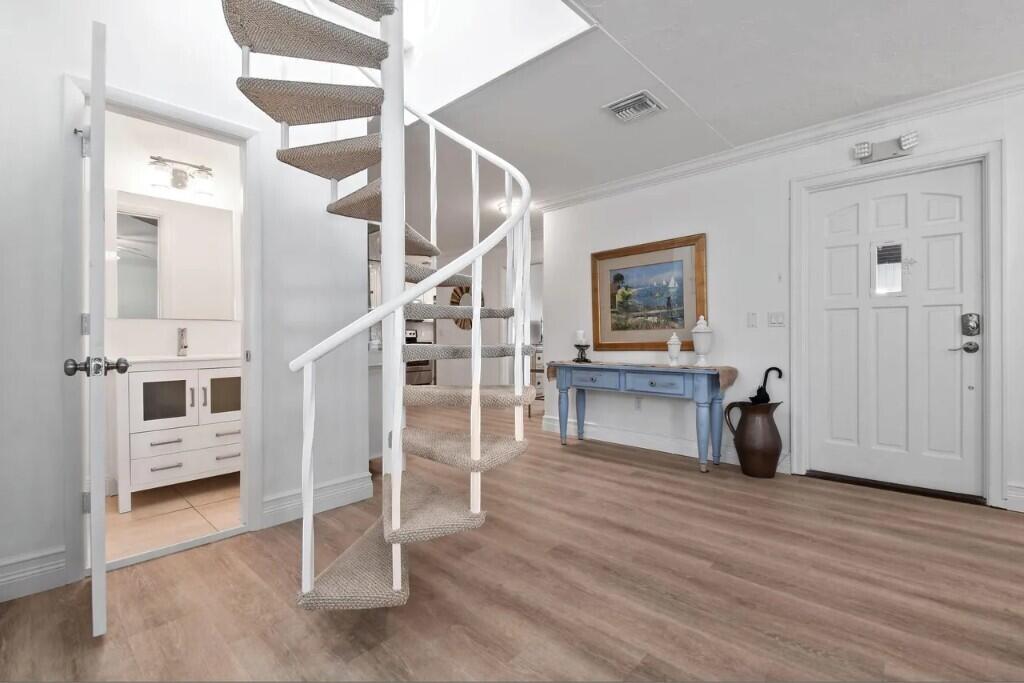941 Ocean Drive Property Photo 7