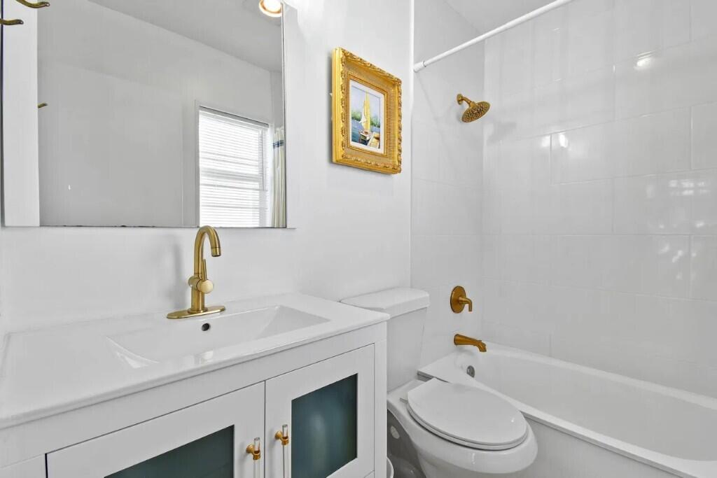 941 Ocean Drive Property Photo 8