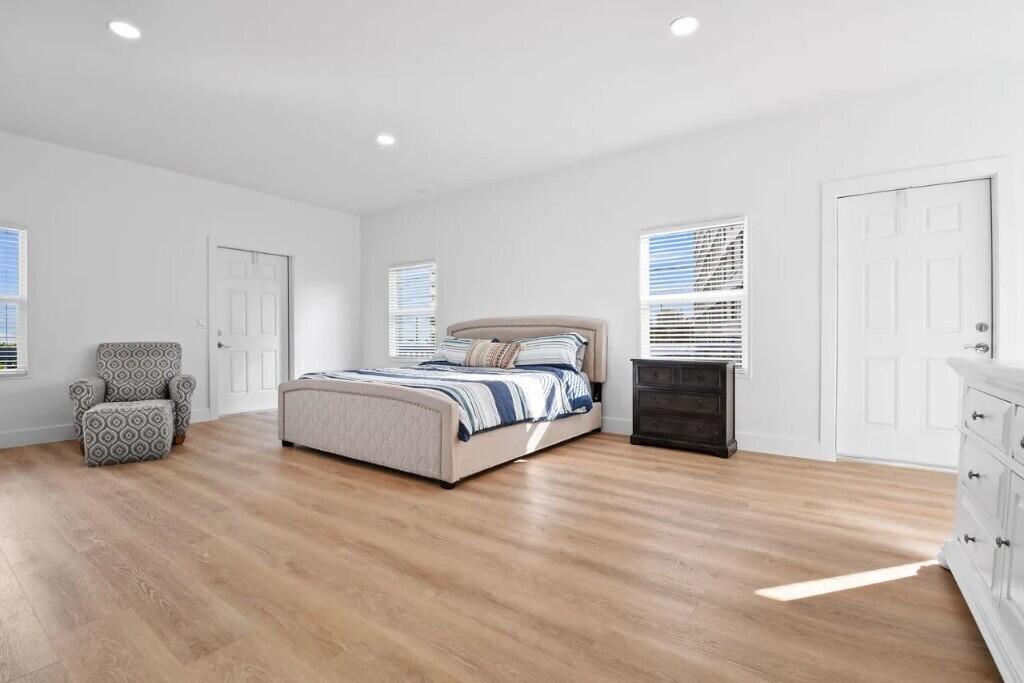 941 Ocean Drive Property Photo 15