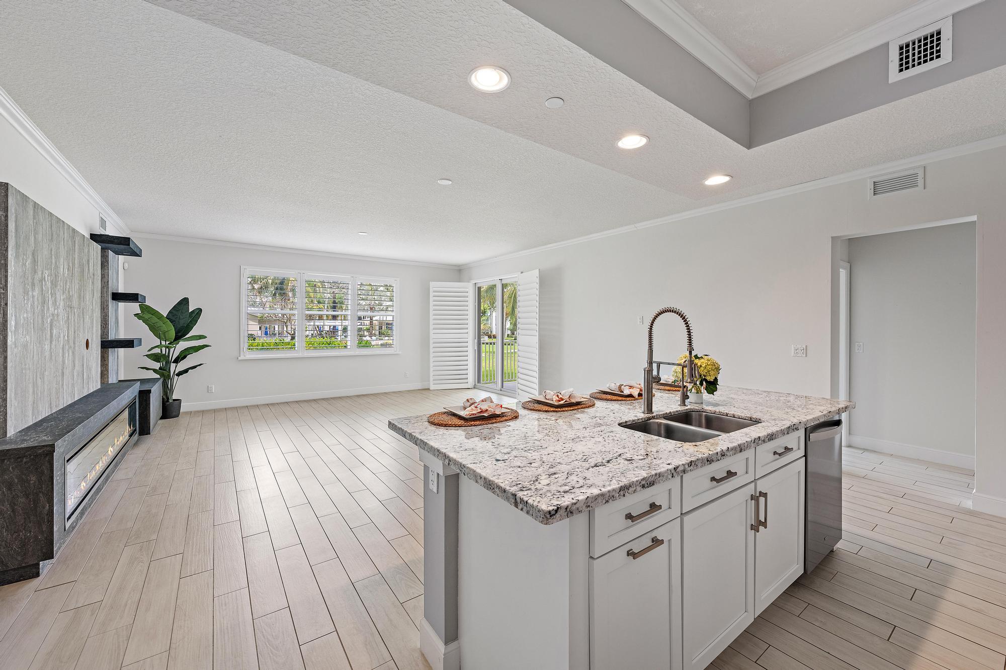 411 Bay Colony Drive N Property Photo 6