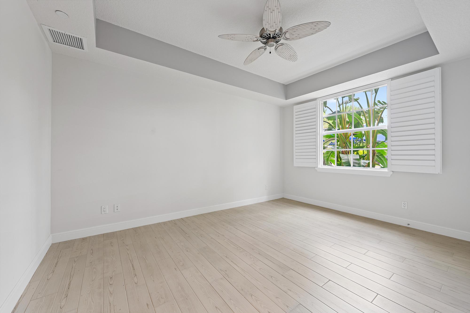 411 Bay Colony Drive N Property Photo 12