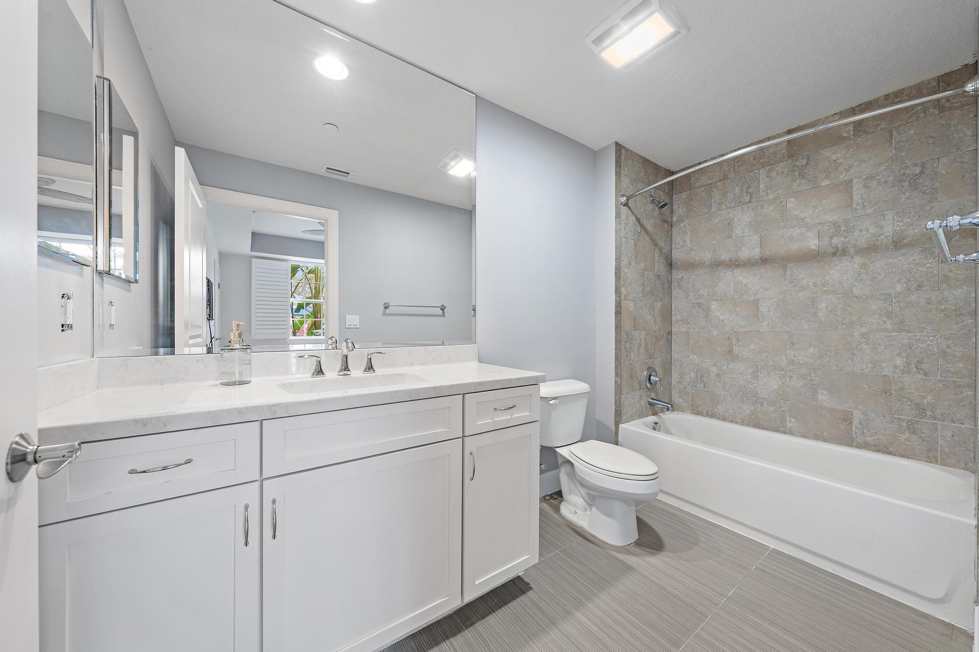 411 Bay Colony Drive N Property Photo 15