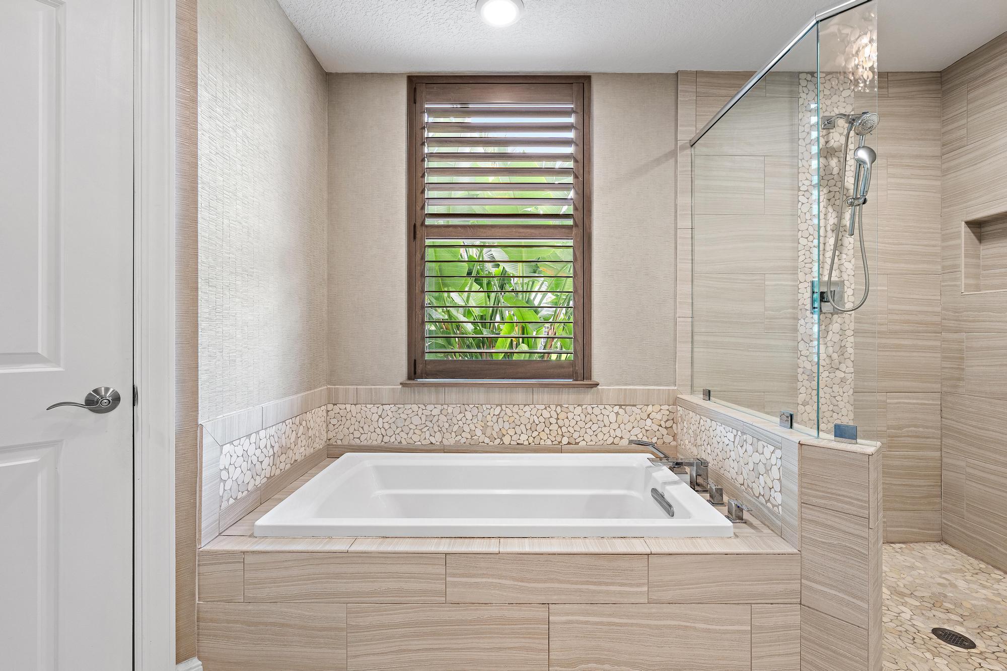 411 Bay Colony Drive N Property Photo 19