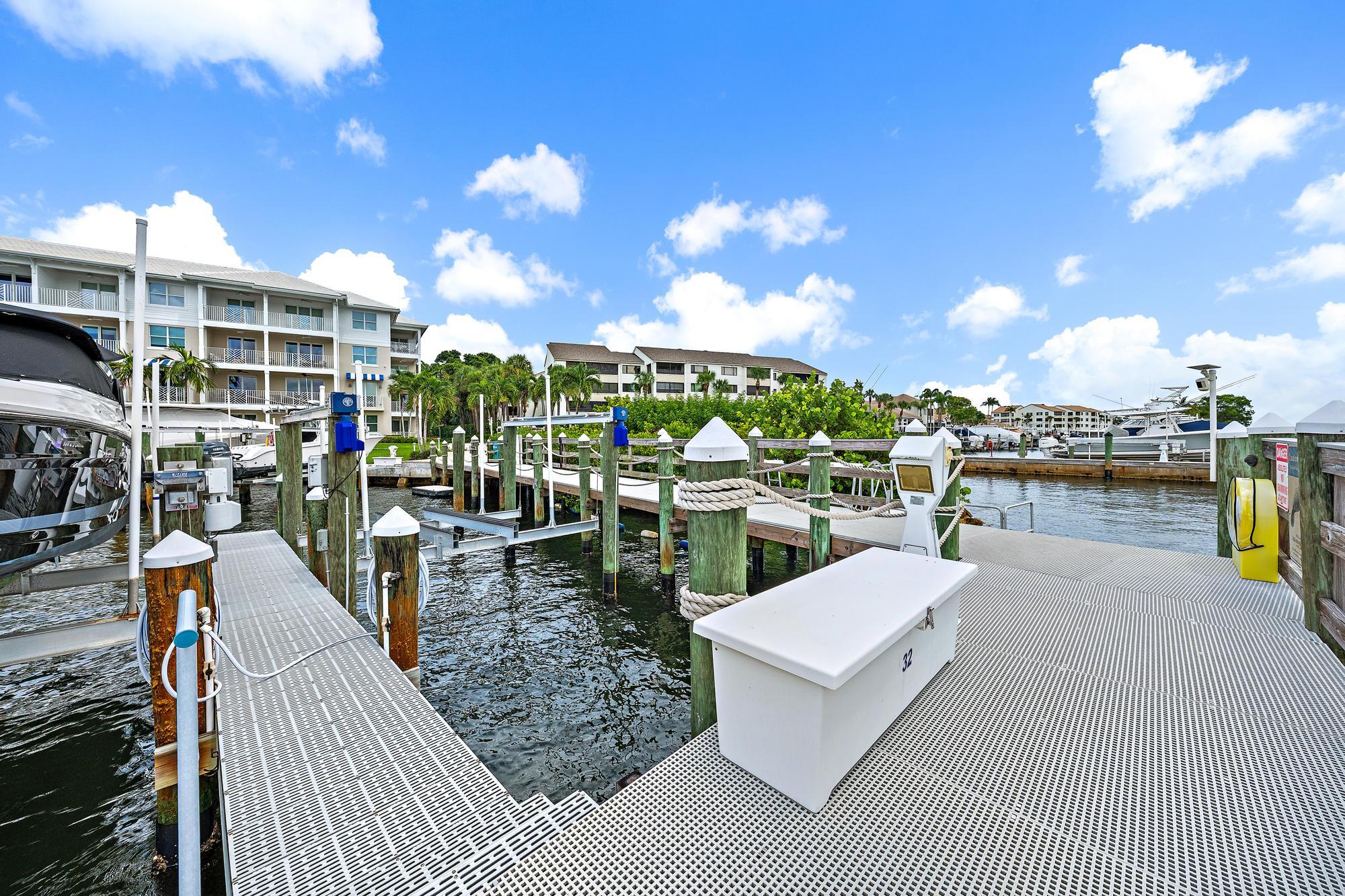411 Bay Colony Drive N Property Photo 27