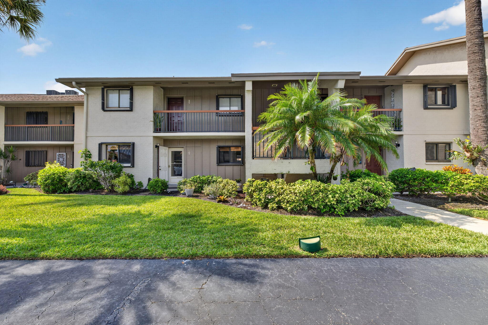 1600 Ne Dixie Highway 10-205 Property Photo 2
