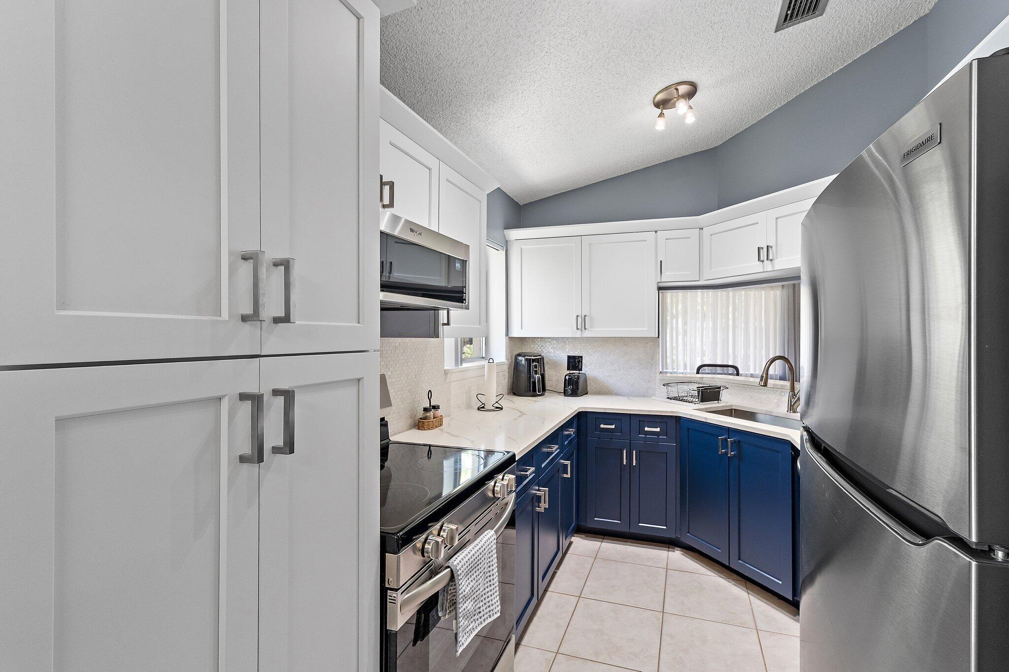 6540 Chasewood Drive F Property Photo 10