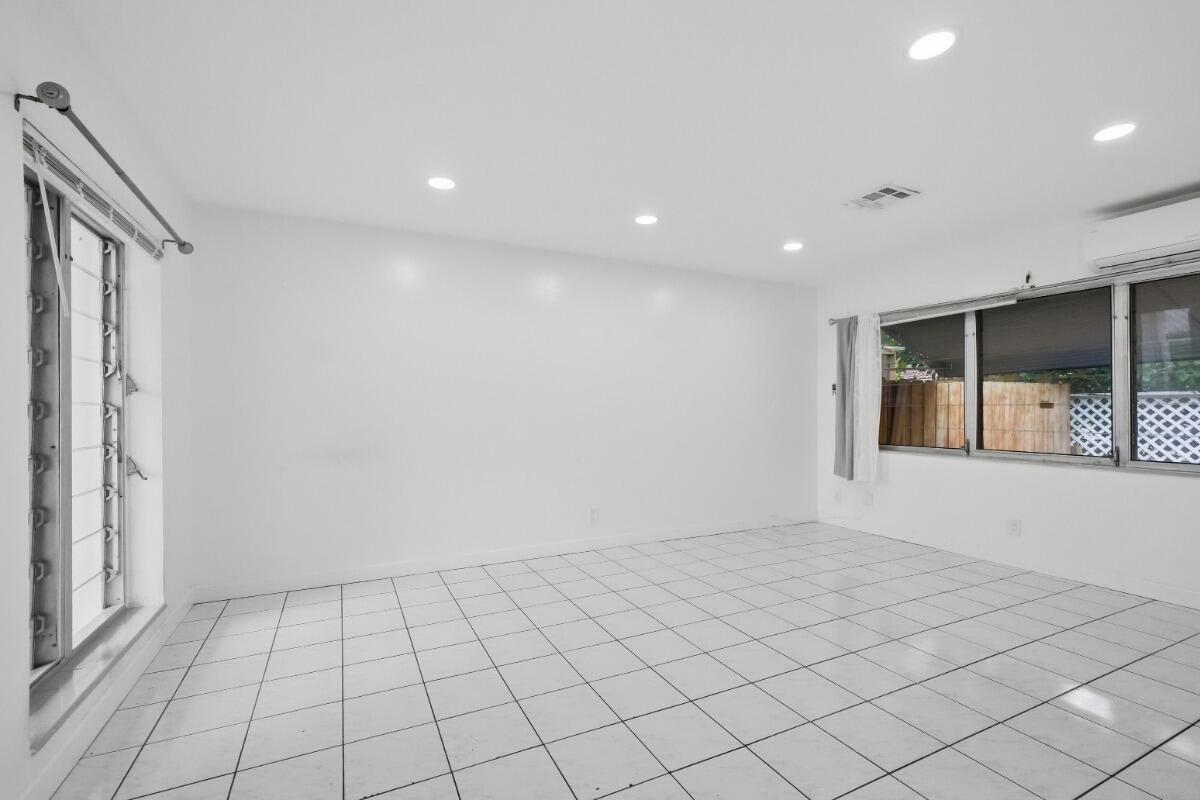 1201 N Victoria Park Road 1203 Property Photo 2