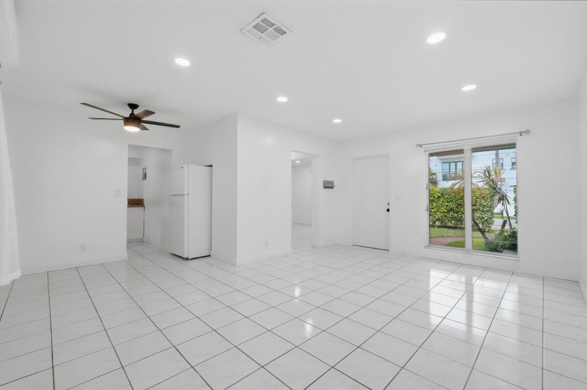 1201 N Victoria Park Road 1203 Property Photo 4