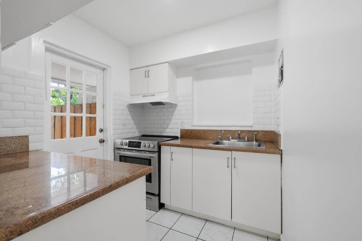 1201 N Victoria Park Road 1203 Property Photo 7