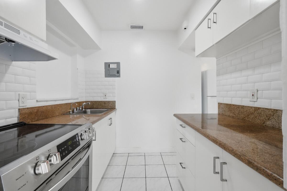 1201 N Victoria Park Road 1203 Property Photo 8