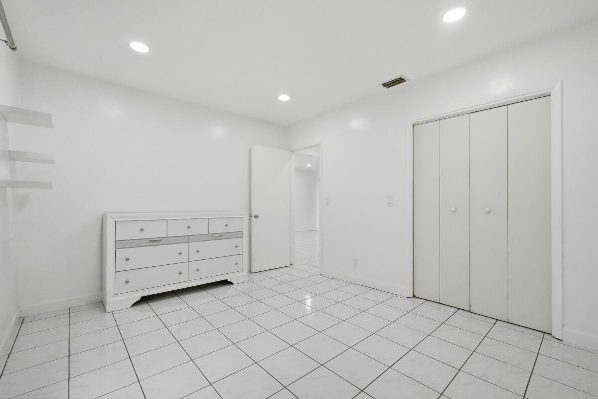 1201 N Victoria Park Road 1203 Property Photo 11