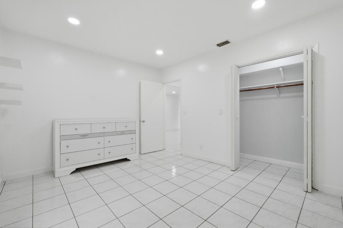 1201 N Victoria Park Road 1203 Property Photo 12