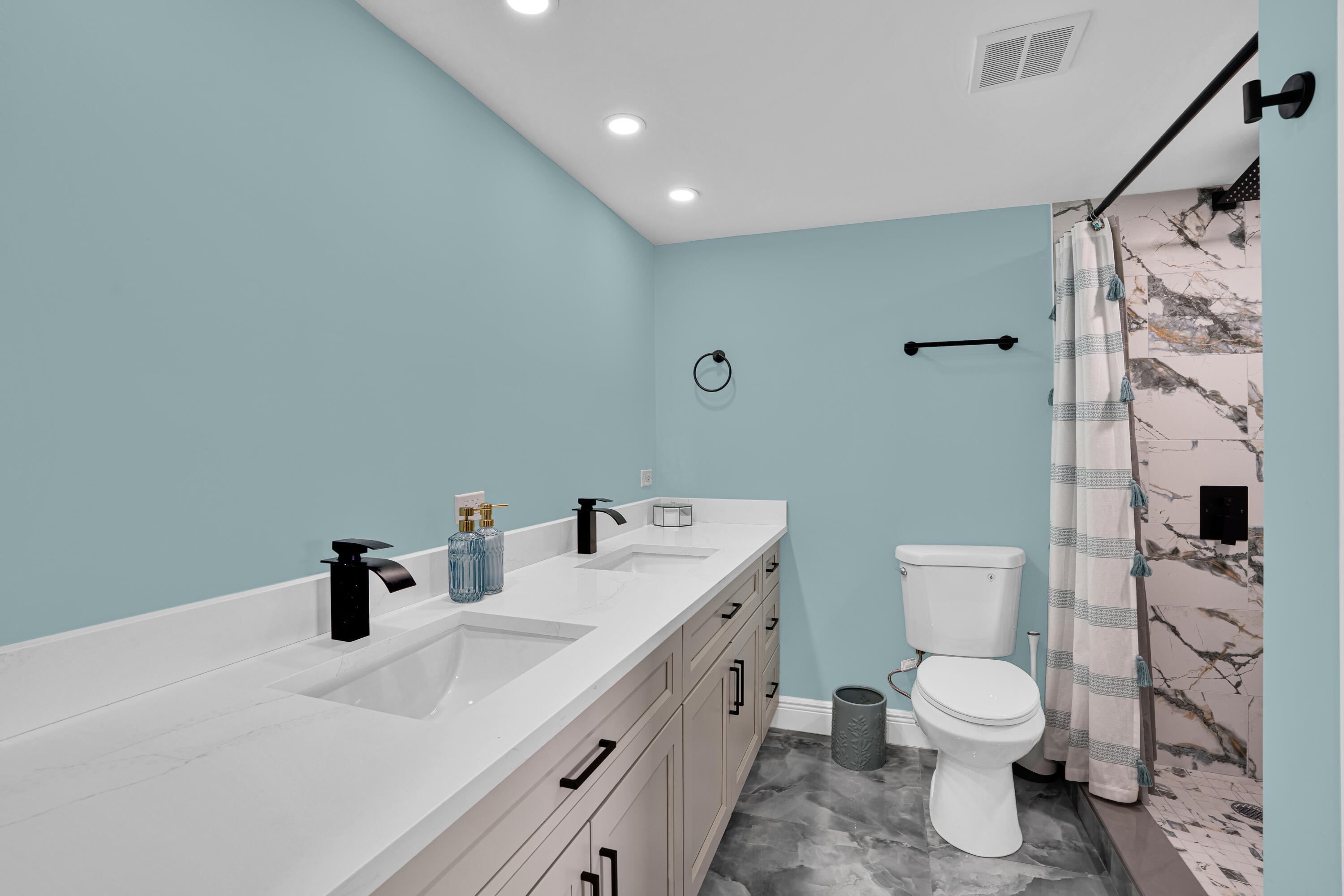 4015 W Palm Aire Drive 704 Property Photo 12