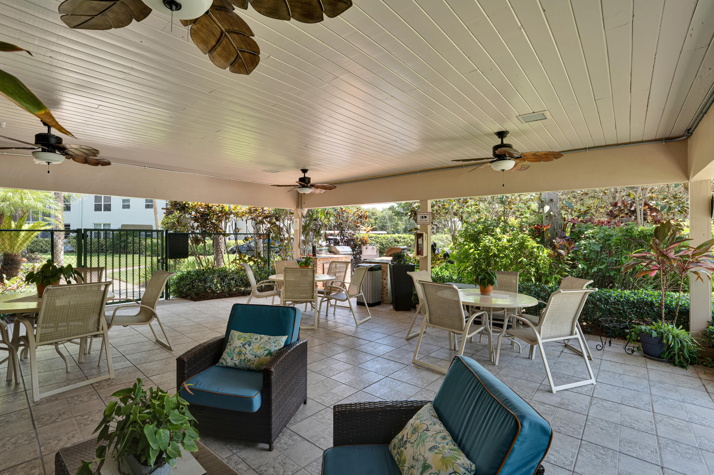 4015 W Palm Aire Drive 704 Property Photo 26